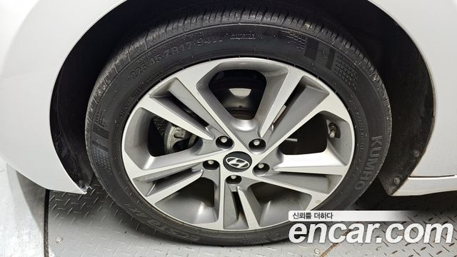 Hyundai AVANTE 2017 — photo 5