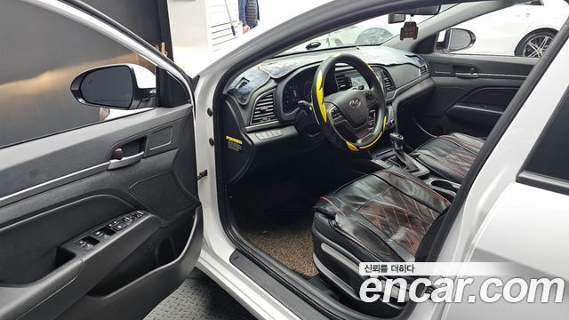 Hyundai AVANTE 2017 — photo 10