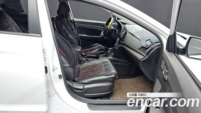 Hyundai AVANTE 2017 — photo 11