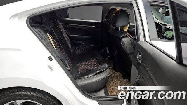 Hyundai AVANTE 2017 — photo 12