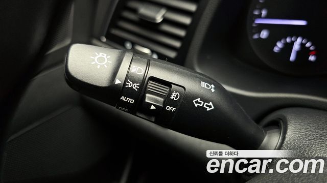 Hyundai AVANTE 2017 — photo 19