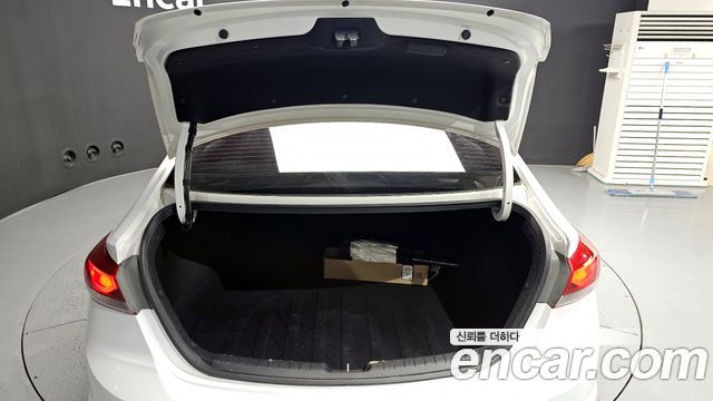 Hyundai AVANTE 2017 — photo 20