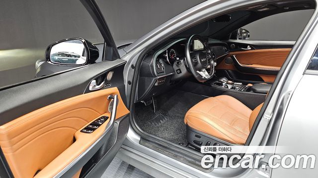 Kia Stinger 2023 — photo 11