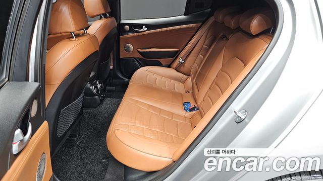 Kia Stinger 2023 — photo 12