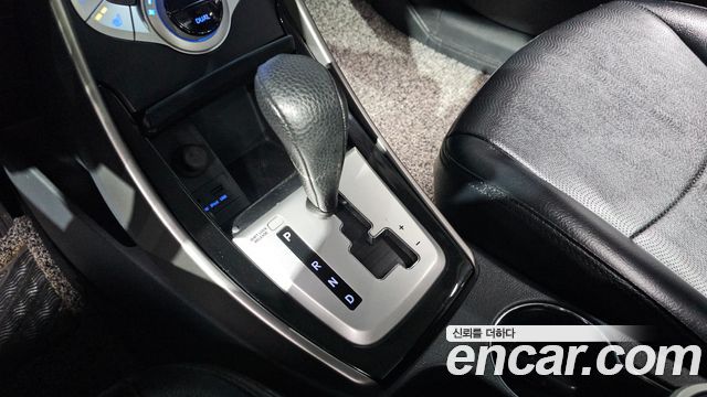 Hyundai AVANTE 2011 — photo 9