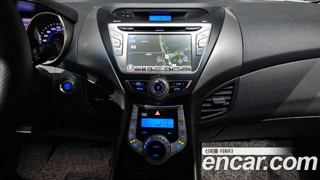 Hyundai AVANTE 2011 — photo 12