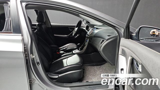 Hyundai AVANTE 2011 — photo 18
