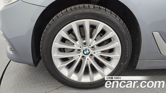 BMW 5-Series 2019 — photo 5