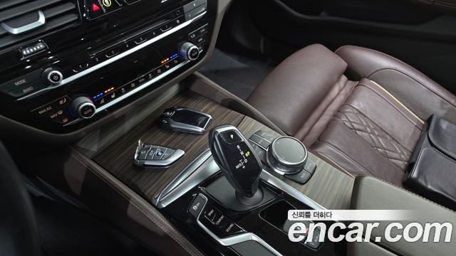 BMW 5-Series 2019 — photo 9