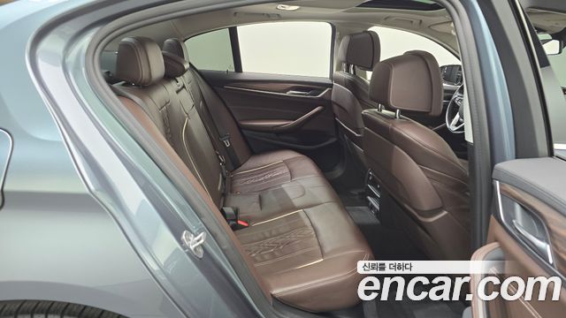 BMW 5-Series 2019 — photo 12