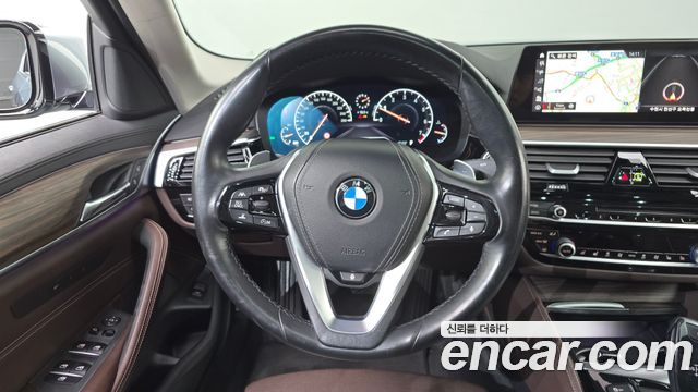 BMW 5-Series 2019 — photo 13