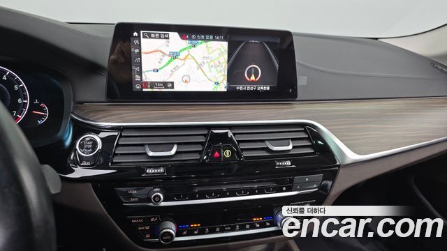 BMW 5-Series 2019 — photo 14