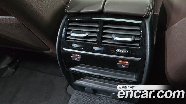 BMW 5-Series 2019 — photo 18