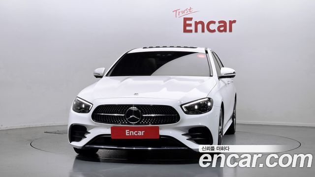 Mercedes-Benz E-Class 2023 — photo 3