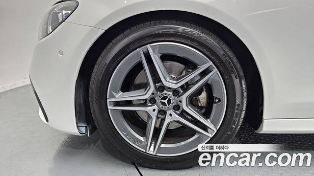 Mercedes-Benz E-Class 2023 — photo 5