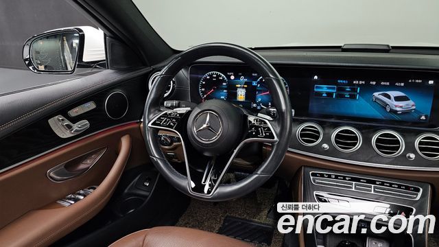 Mercedes-Benz E-Class 2023 — photo 13