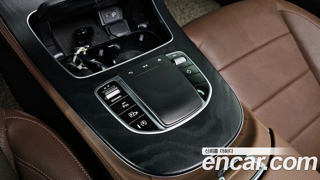 Mercedes-Benz E-Class 2023 — photo 17