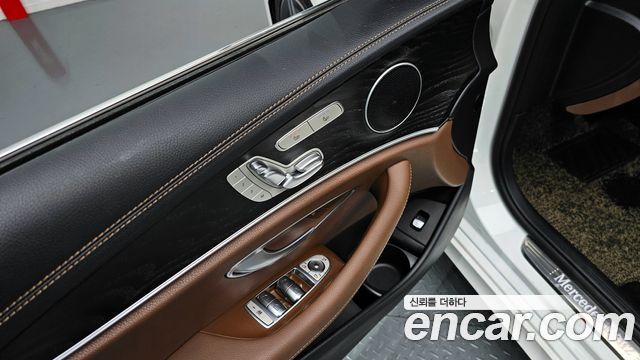 Mercedes-Benz E-Class 2023 — photo 19