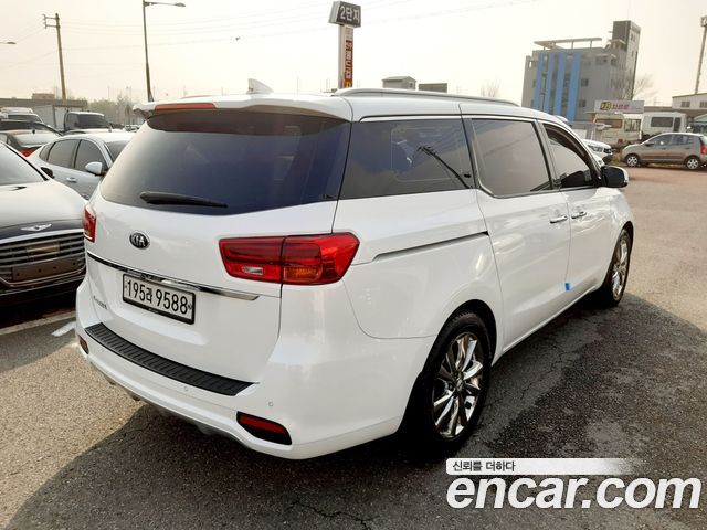 Kia Canival 2019 — photo 4