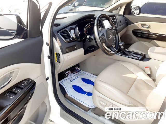 Kia Canival 2019 — photo 8