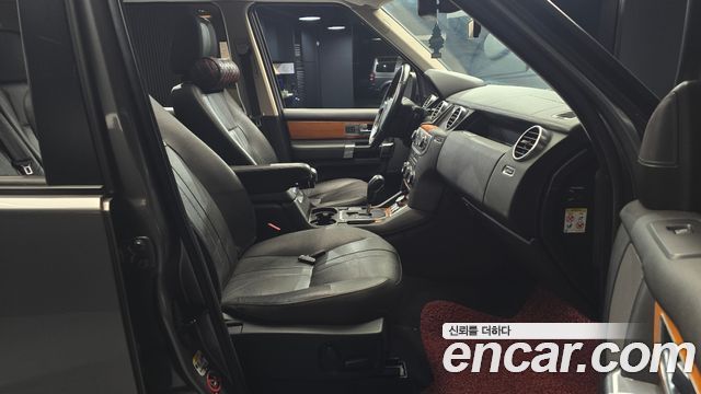 Land Rover Discovery 2011 — photo 11