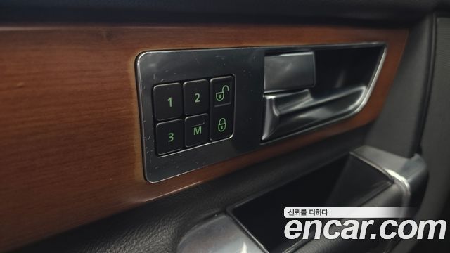 Land Rover Discovery 2011 — photo 17