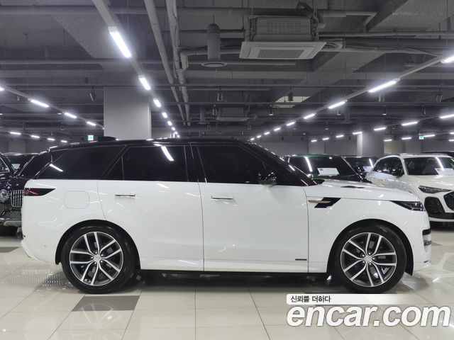 Land Rover Range Rover Sport 2023 — photo 2