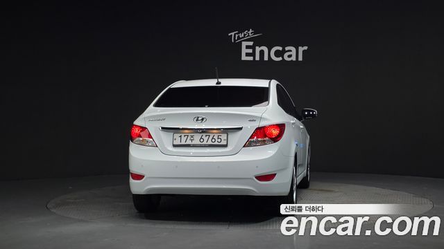 Hyundai Accent 2012 — photo 4
