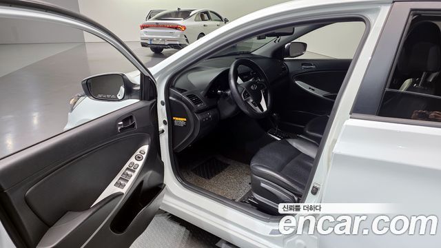 Hyundai Accent 2012 — photo 10
