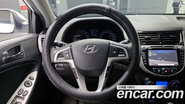 Hyundai Accent 2012 — photo 13