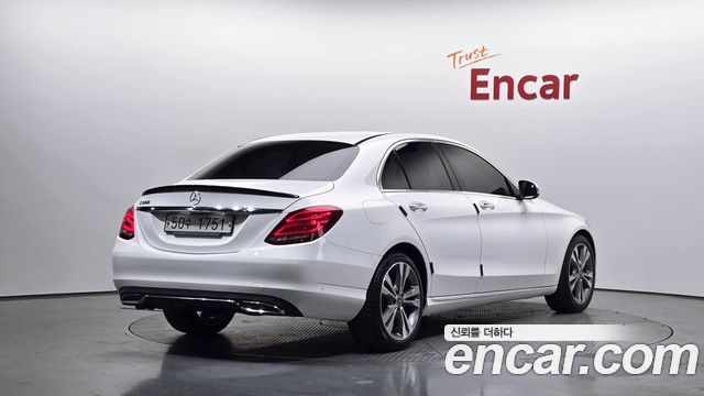 Mercedes-Benz C-Class 2018 — photo 2