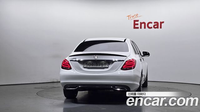 Mercedes-Benz C-Class 2018 — photo 4