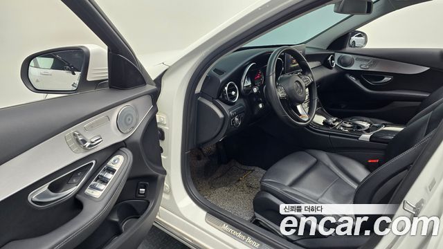 Mercedes-Benz C-Class 2018 — photo 11