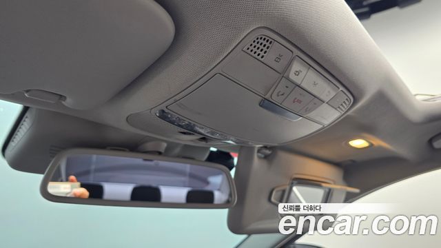 Mercedes-Benz C-Class 2018 — photo 20