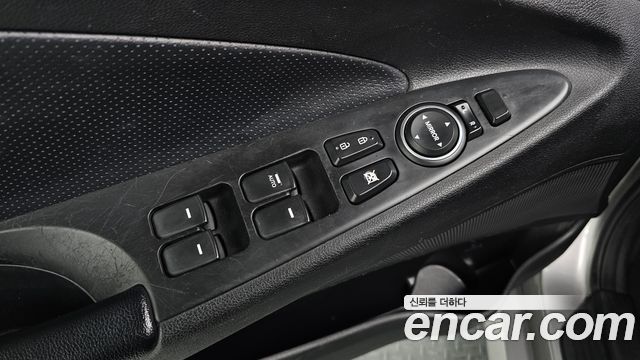 Hyundai Sonata 2012 — photo 19