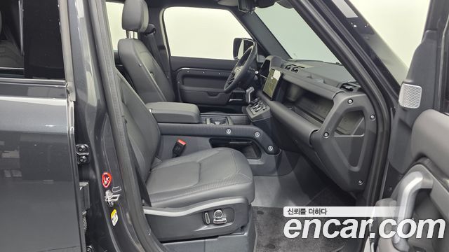 Land Rover Defender 2024 — photo 3