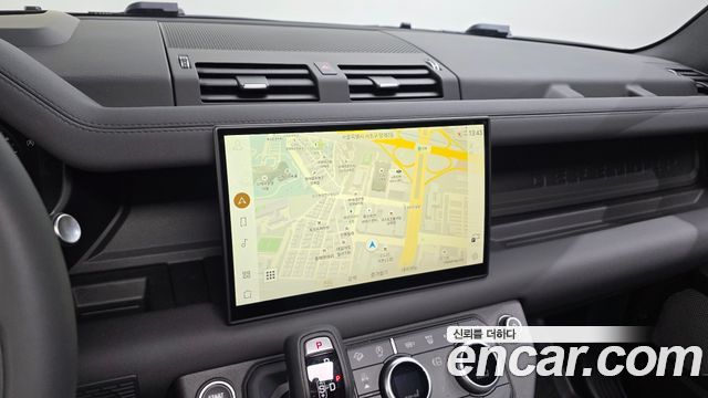 Land Rover Defender 2024 — photo 14