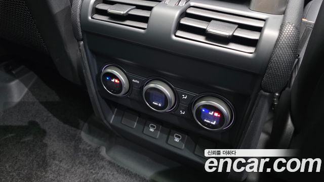 Land Rover Defender 2024 — photo 17