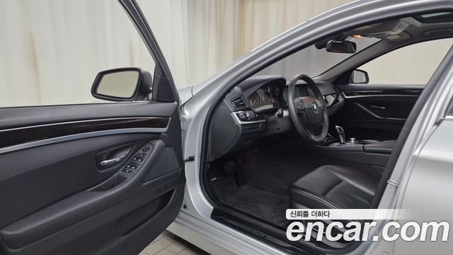 BMW 5-Series 2012 — photo 10