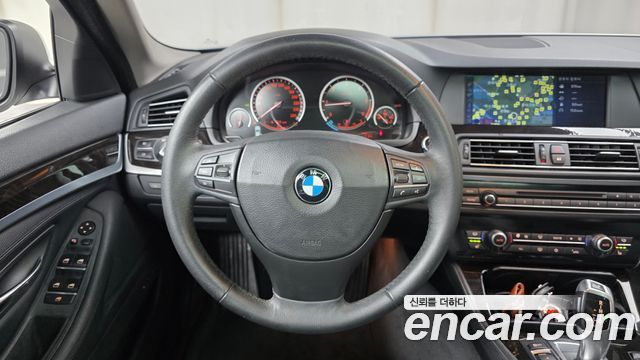 BMW 5-Series 2012 — photo 13