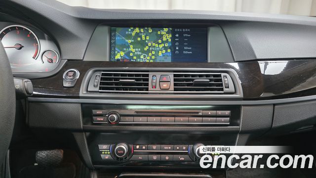 BMW 5-Series 2012 — photo 14