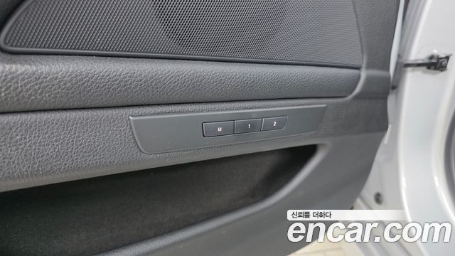 BMW 5-Series 2012 — photo 17