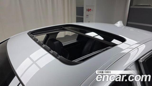 BMW 5-Series 2012 — photo 19