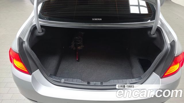 BMW 5-Series 2012 — photo 20