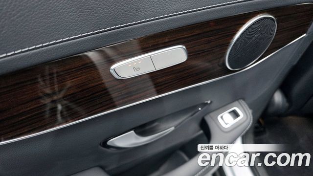 Mercedes-Benz GLC-Class 2020 — photo 17