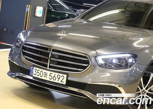 Mercedes-Benz E-Class 2021 — photo 11