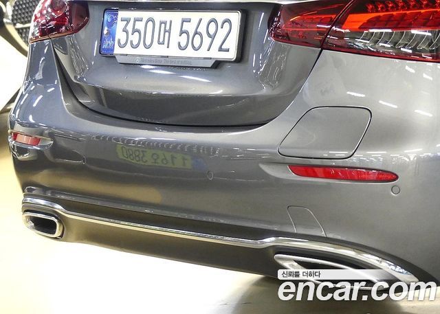 Mercedes-Benz E-Class 2021 — photo 12