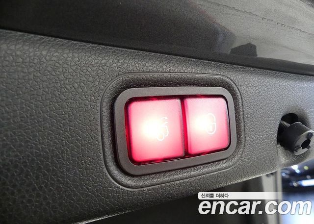 Mercedes-Benz E-Class 2021 — photo 14
