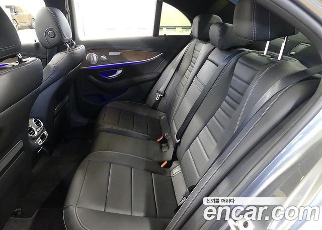 Mercedes-Benz E-Class 2021 — photo 18