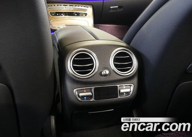 Mercedes-Benz E-Class 2021 — photo 19